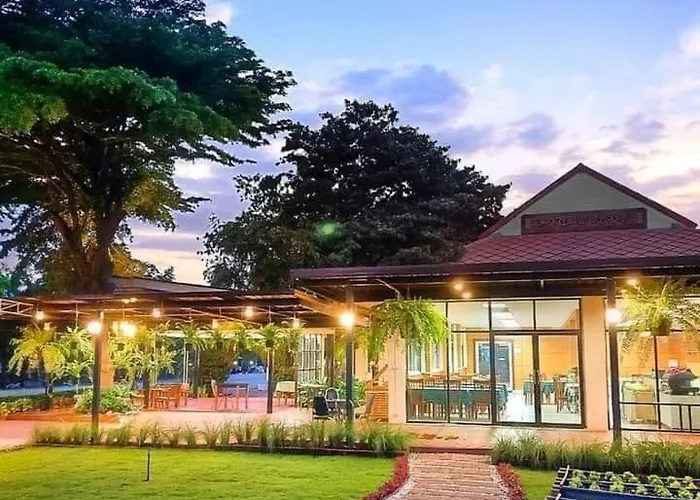 โรงแรม Cabbages & Condoms Ratchaburi 3*